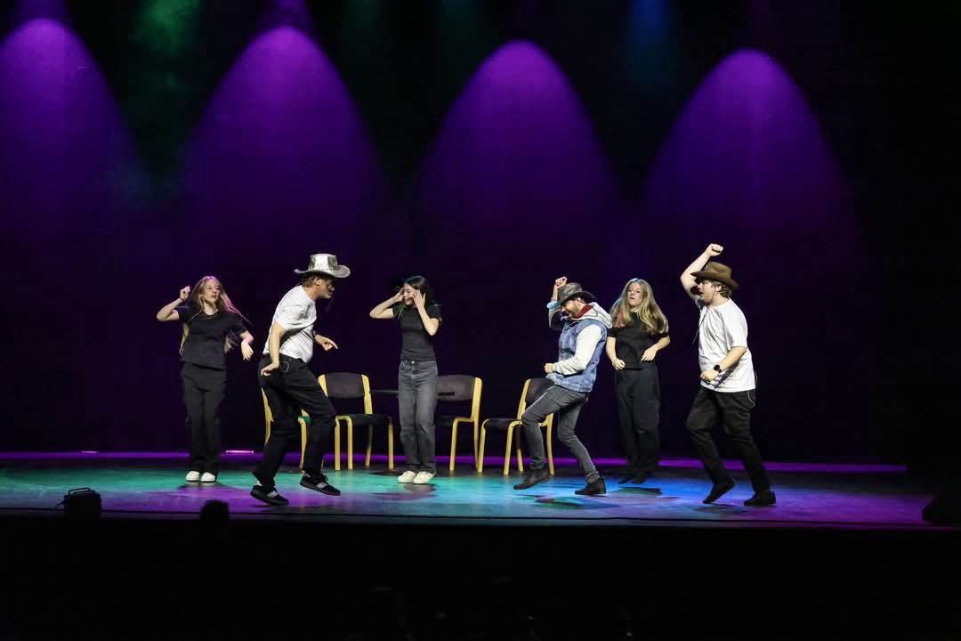 Danseshow med scenelys